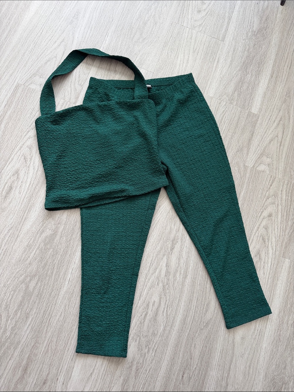 Fashion Nova Dark Green Halter Crop Top & Capri Set - Picture 4 of 4